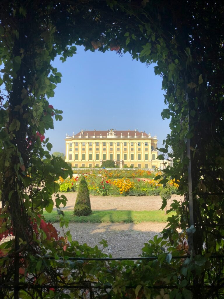 Pacchetto Tour Praga Vienna Salisburgo – Palazzo di Schönbrunn e Hofburg a Vienna
